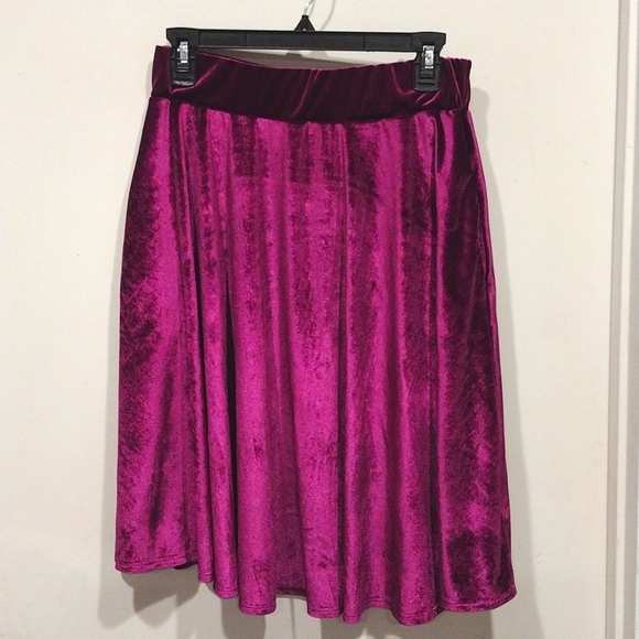 NWT My Amelia James Girl's Fuchsia Velvet Velour Skater Style Skirt Sz L-Casual - Picture 1 of 7